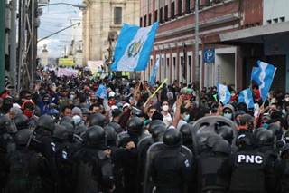 Répression contre la population civile lors des manifestations du 21 novembre 2020